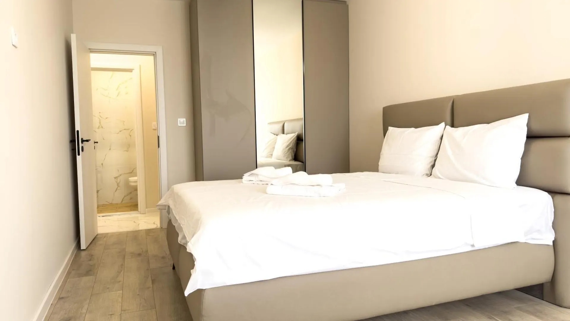 Apartment 2Br Business Suite With Free Gym, By Holiwork Stays Plovdiv