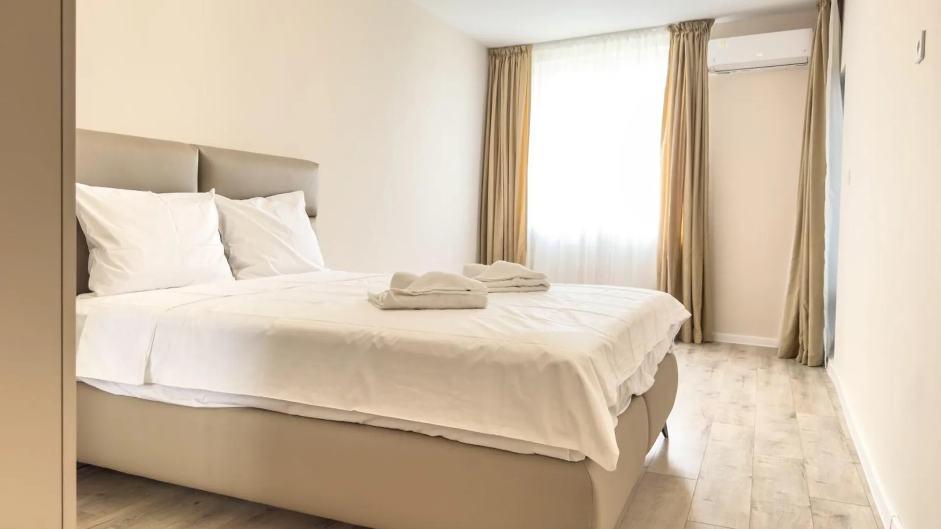 Apartment 2Br Business Suite With Free Gym, By Holiwork Stays Plovdiv Bulgaria
