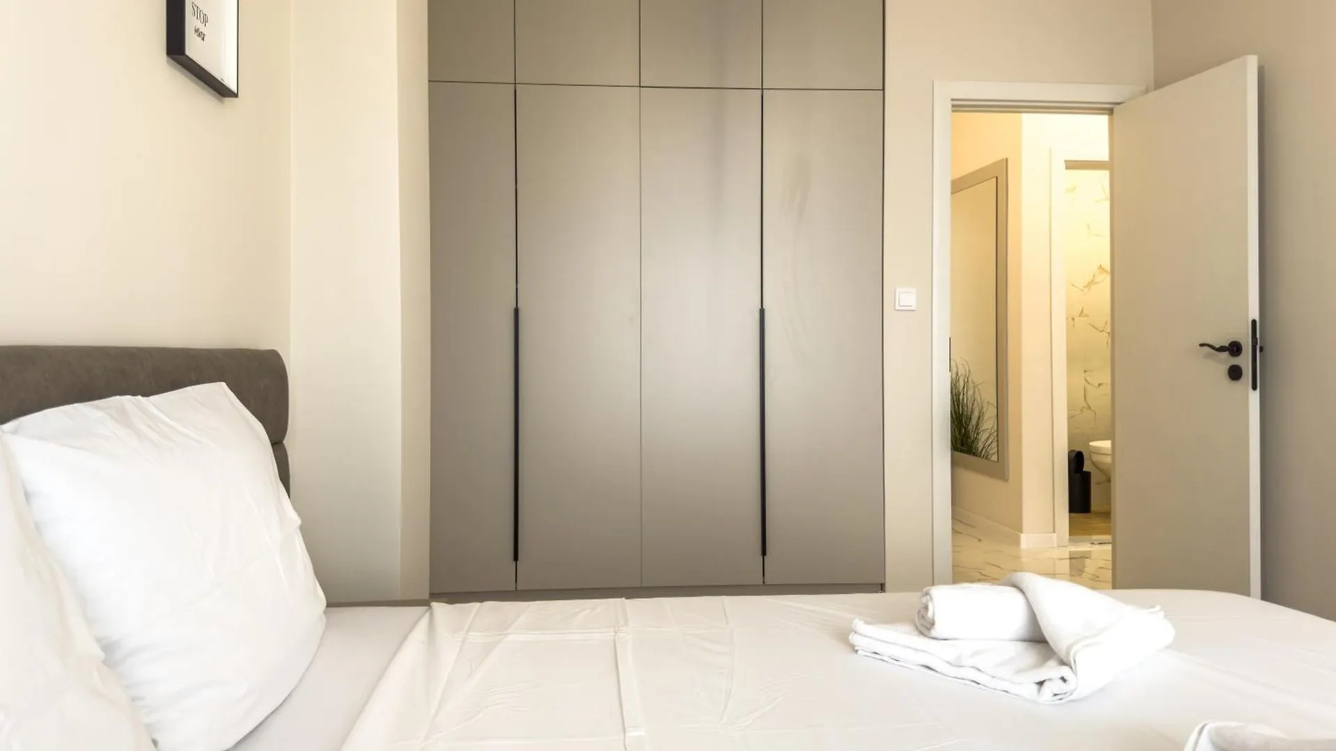 2Br Business Suite With Free Gym, By Holiwork Stays Plovdiv 0*,  Bulgaria
