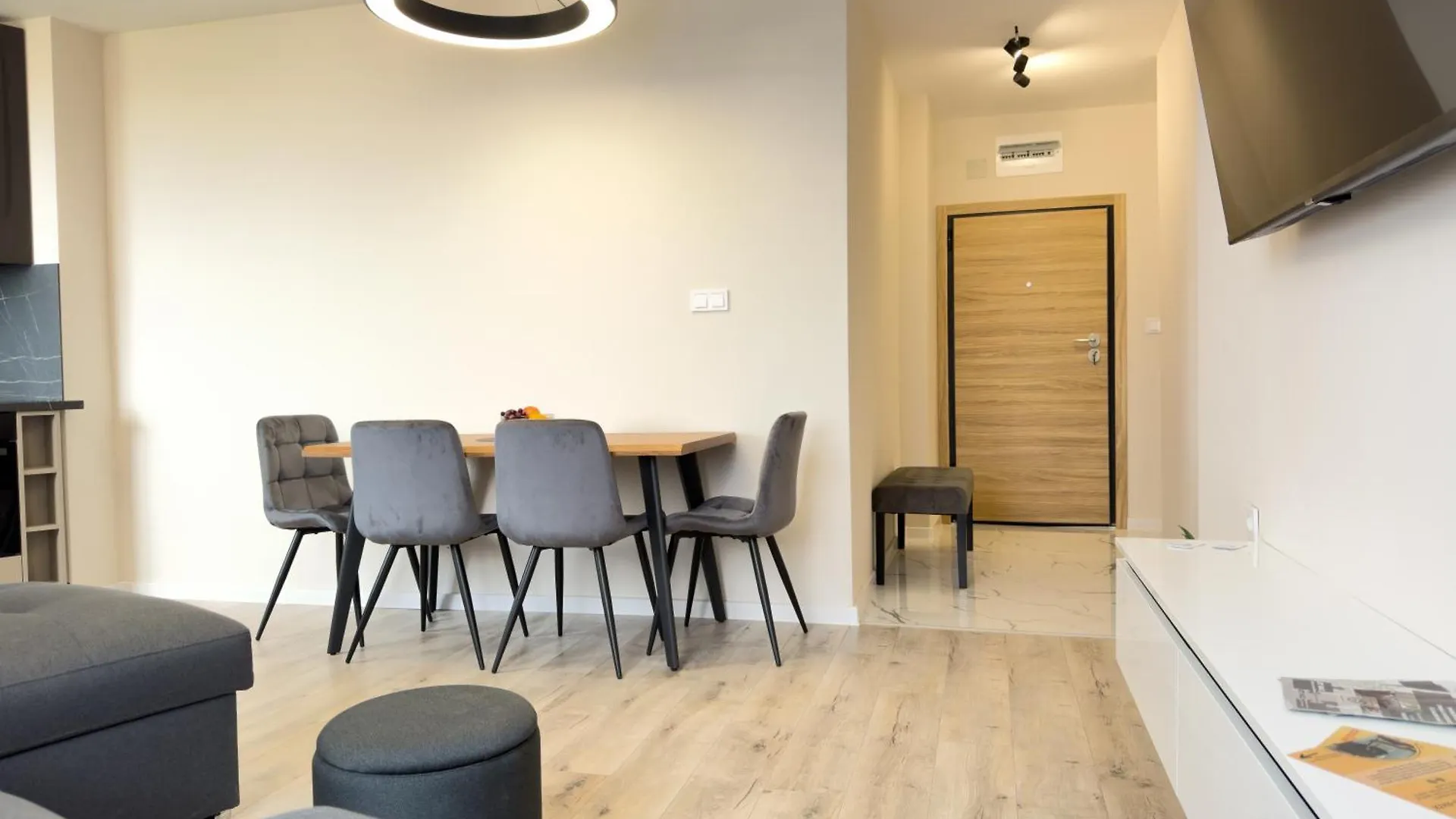2Br Business Suite With Free Gym, By Holiwork Stays Plovdiv