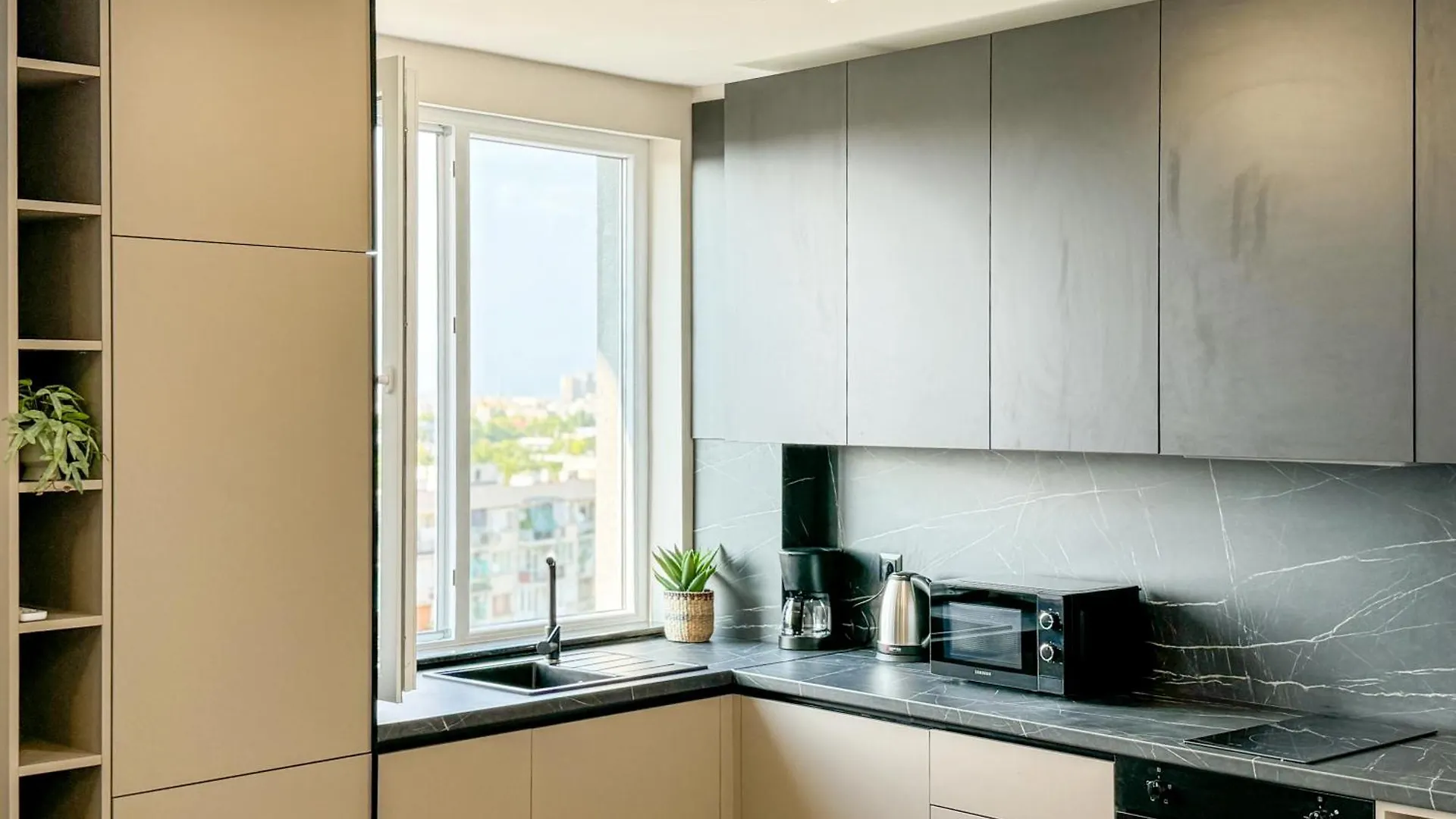 2Br Business Suite With Free Gym, By Holiwork Stays Plovdiv Bulgaria