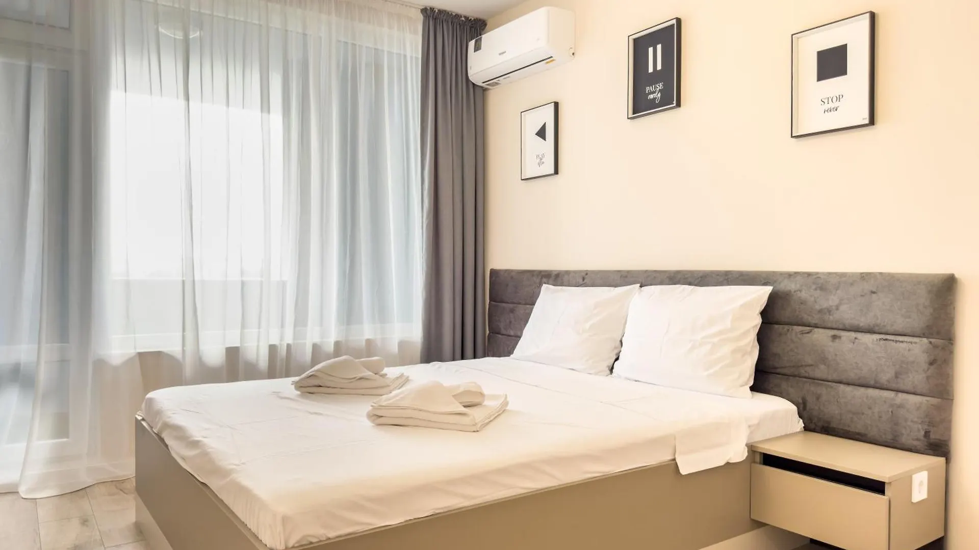 2Br Business Suite With Free Gym, By Holiwork Stays Plovdiv Apartment