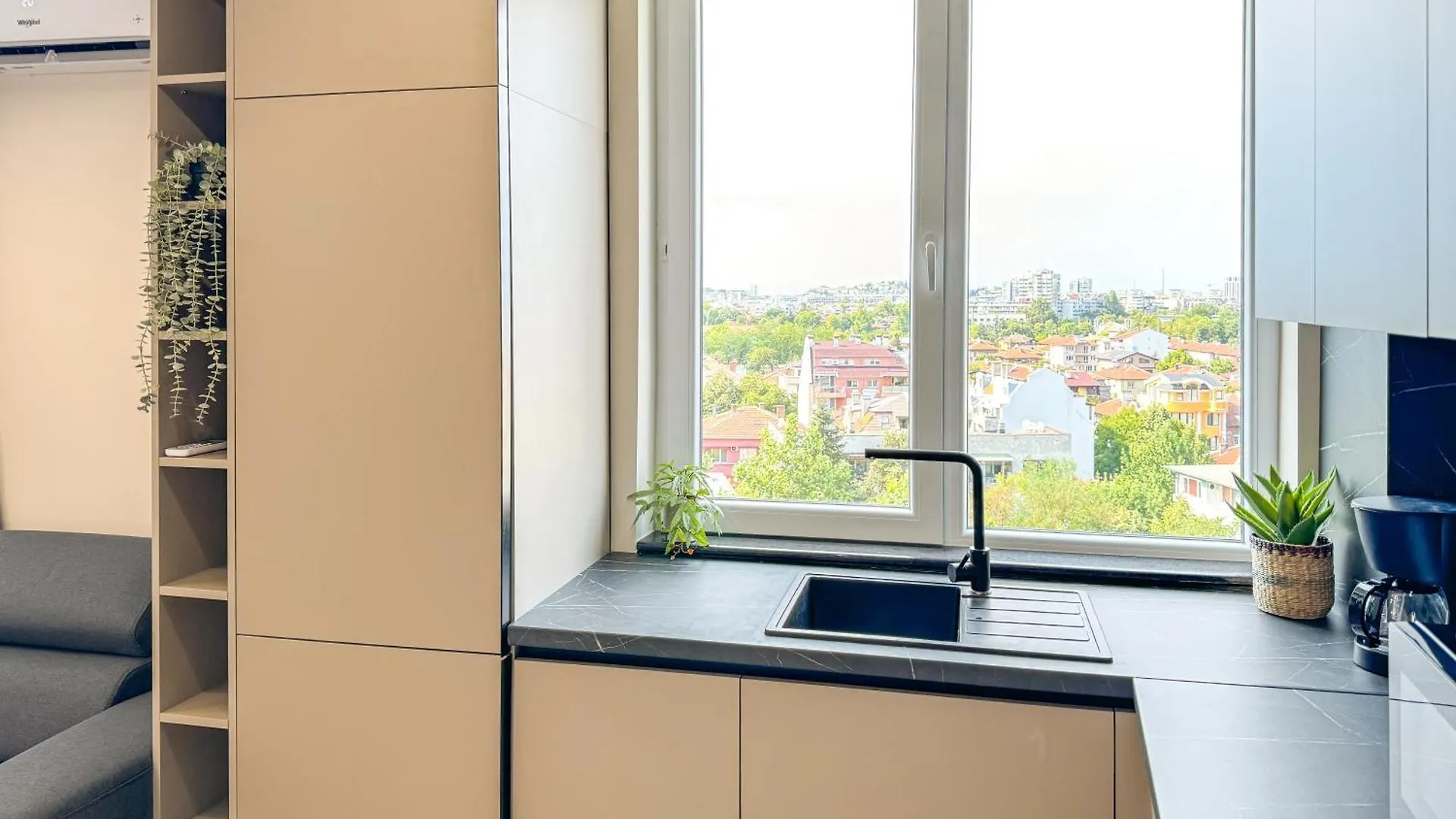 2Br Business Suite With Free Gym, By Holiwork Stays Plovdiv Bulgaria