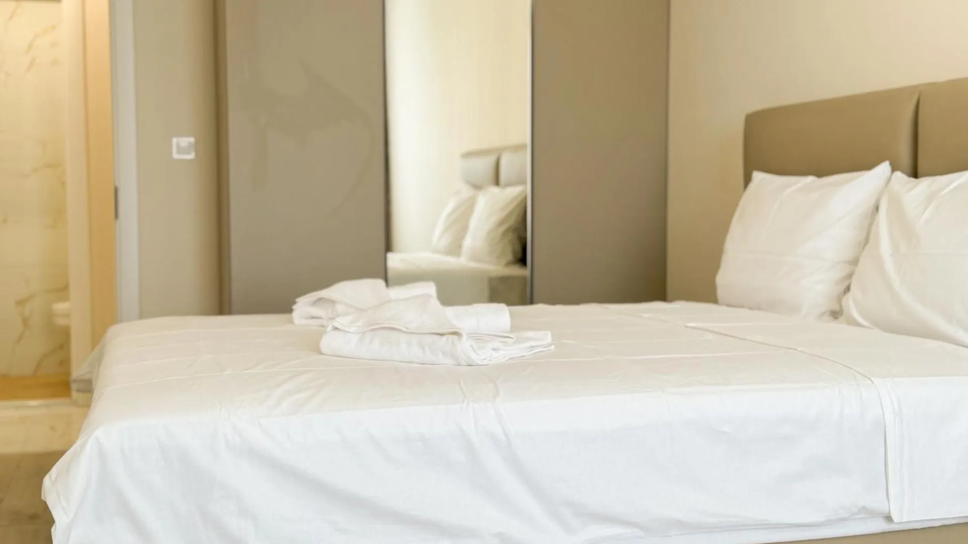 Apartment 2Br Business Suite With Free Gym, By Holiwork Stays Plovdiv